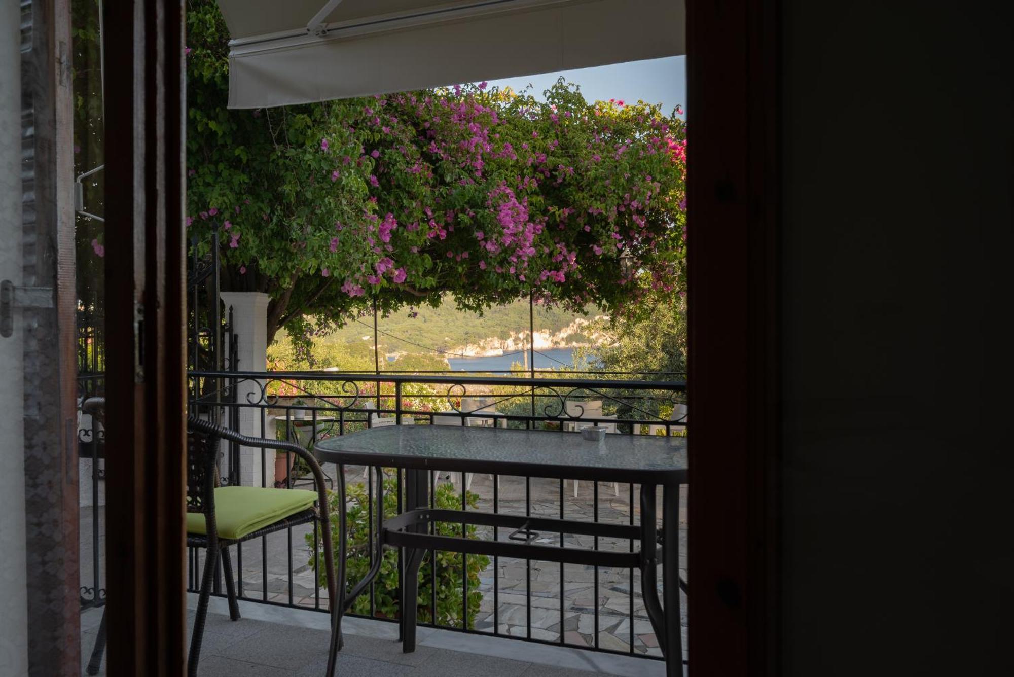 Ulisse Apartments ปาเลโอกัสไตรซา ภายนอก รูปภาพ