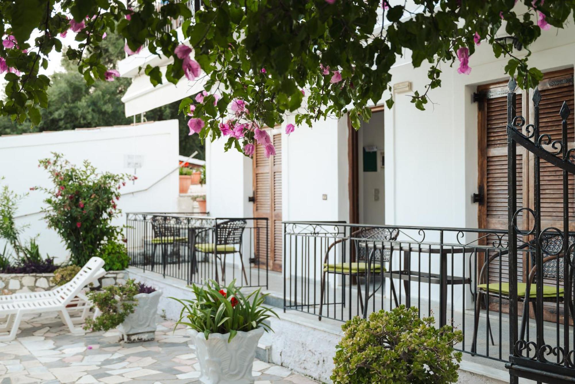 Ulisse Apartments ปาเลโอกัสไตรซา ภายนอก รูปภาพ