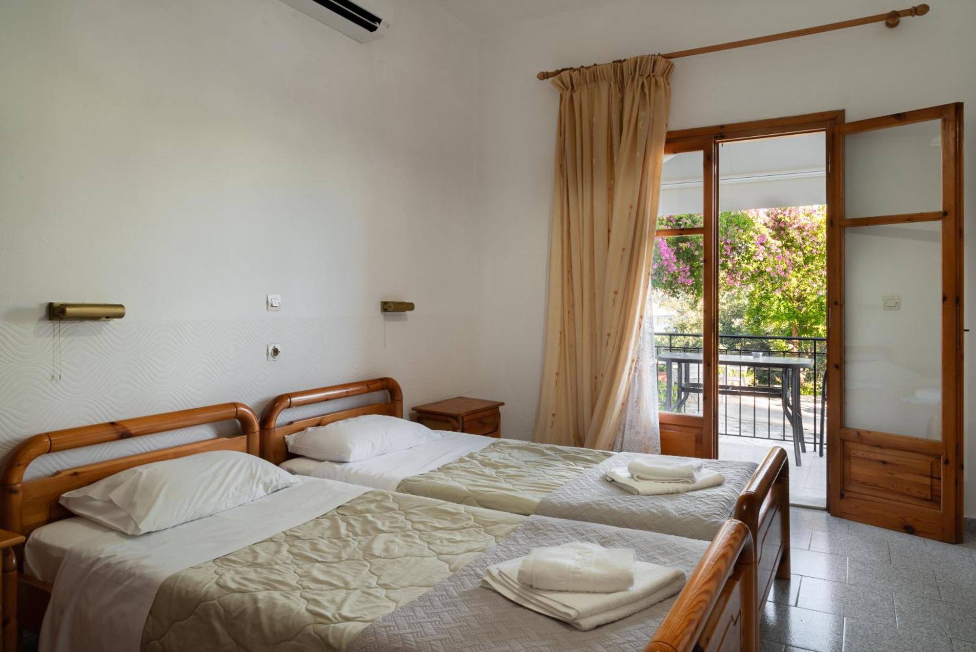 Ulisse Apartments ปาเลโอกัสไตรซา ภายนอก รูปภาพ