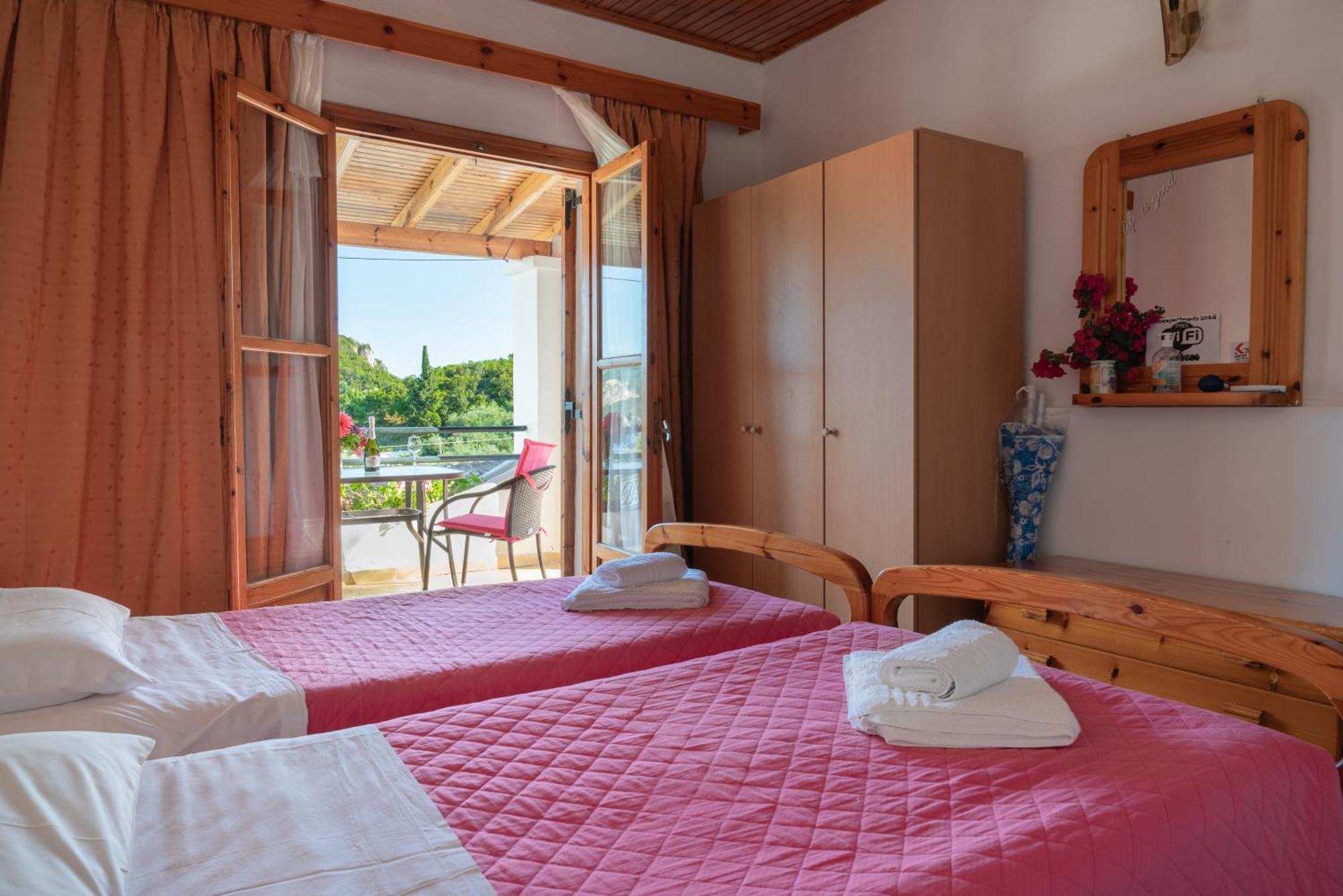 Ulisse Apartments ปาเลโอกัสไตรซา ภายนอก รูปภาพ